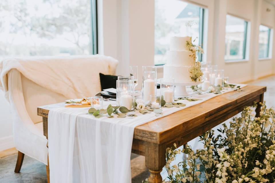 Sweetheart table in Grand Room