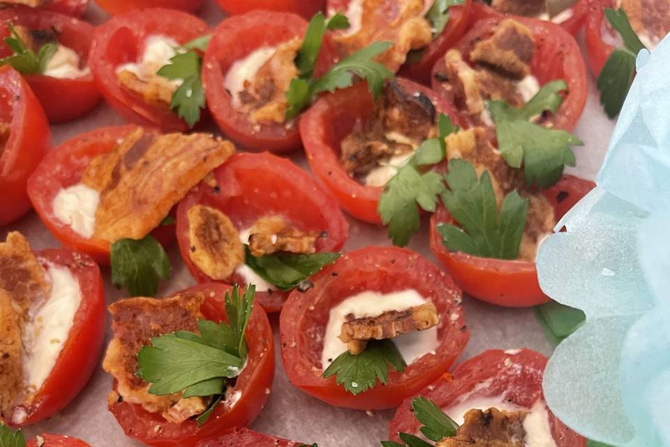 BLT stuffed tomatoes