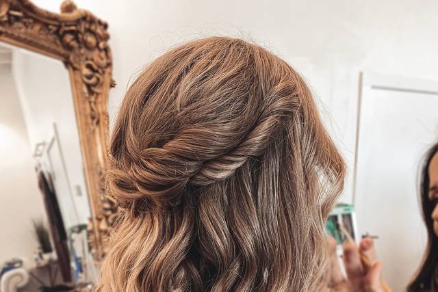 TEXTURED HALF UP