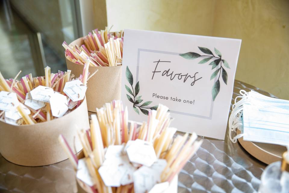 Elegant party favors