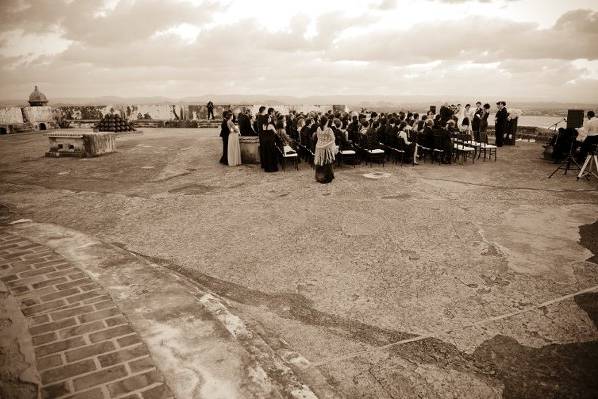 Bride and groom on the archway at El Morro