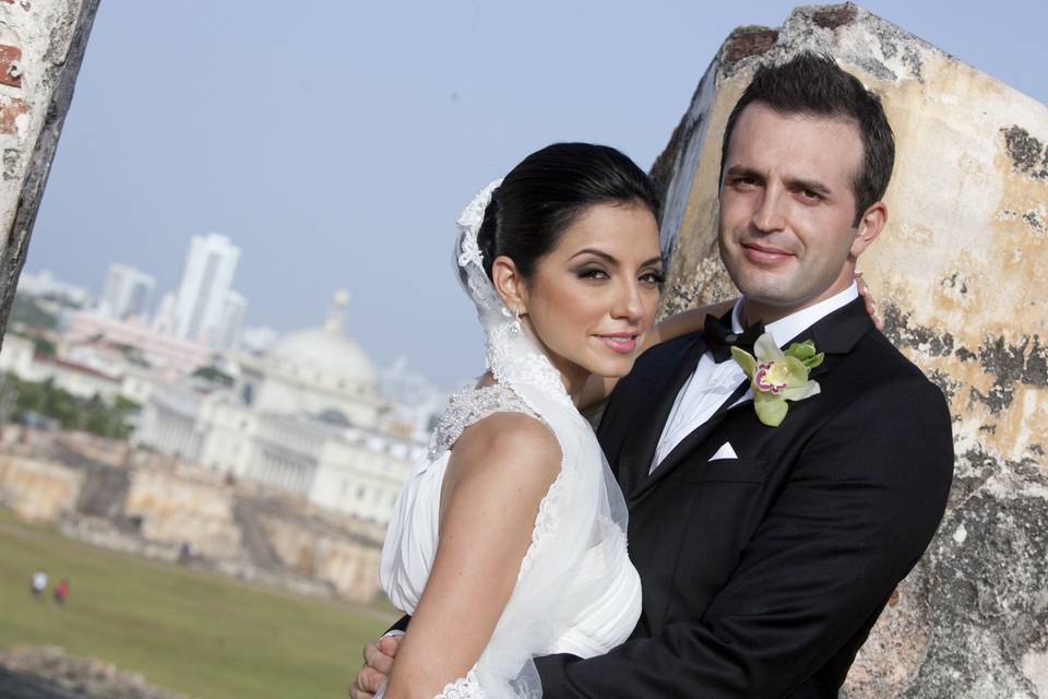 a beautiful photo of Cristabel and Smajo at the San Cristobal Fort.