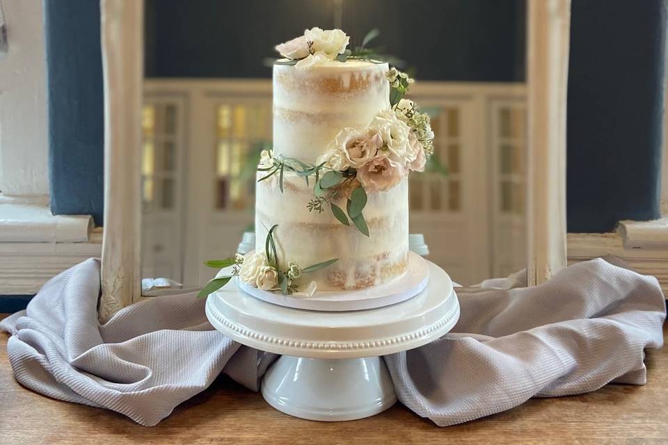 Semi-Naked Cake w/Fresh Floral