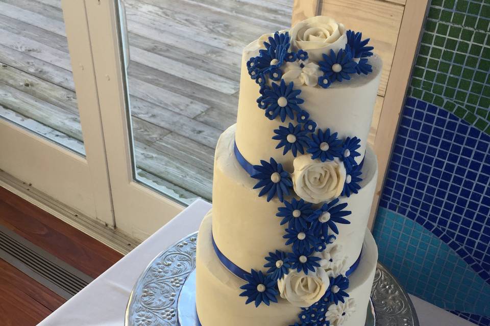 Buttercream w/fondant florals