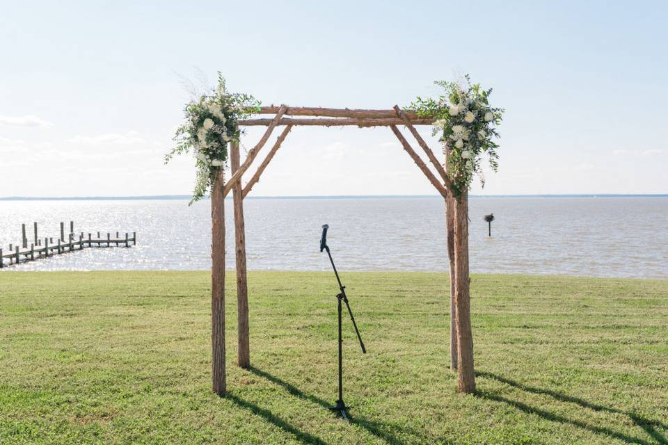 Rustic arch decoration