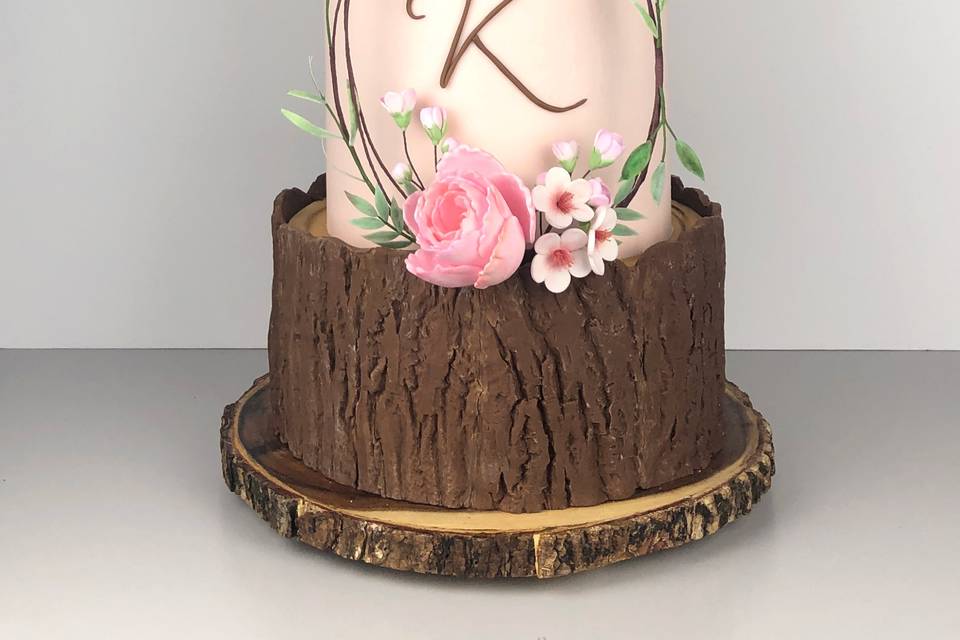 27 Fabulous Enchanted Forest Wedding Cakes - Weddingomania