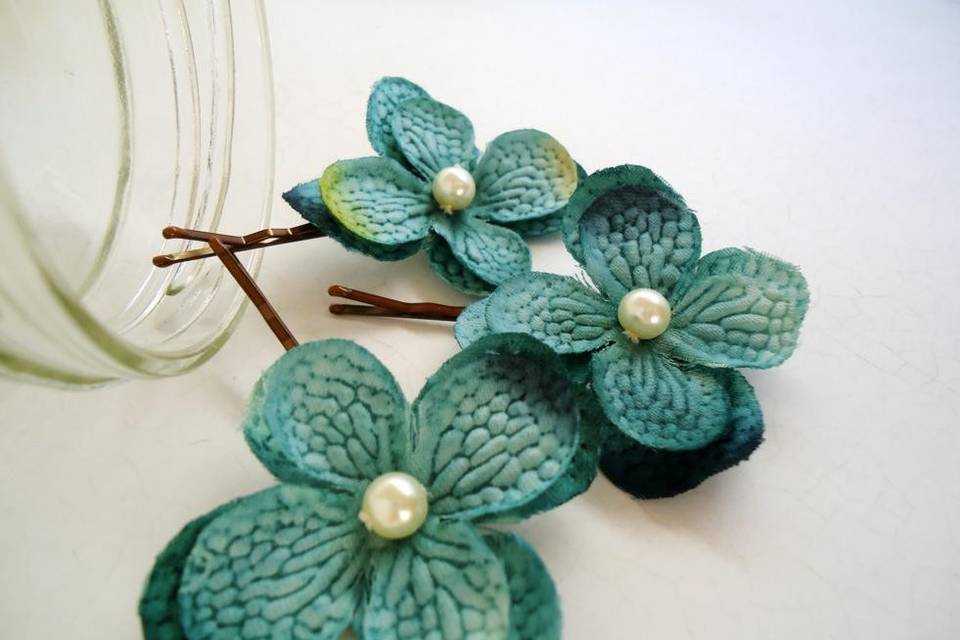 Teal Blue Hydrangea Bobby Pins. Choose Blonde, Brown, or Black Bobby Pins. Set of 3.
http://www.etsy.com/listing/112558026/