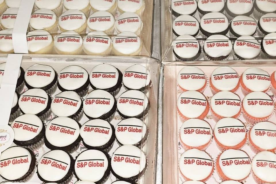 Custom edible toppers
