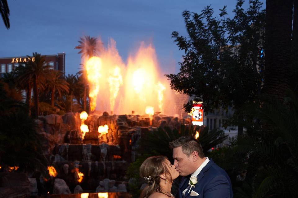 Mirage Volcano wedding