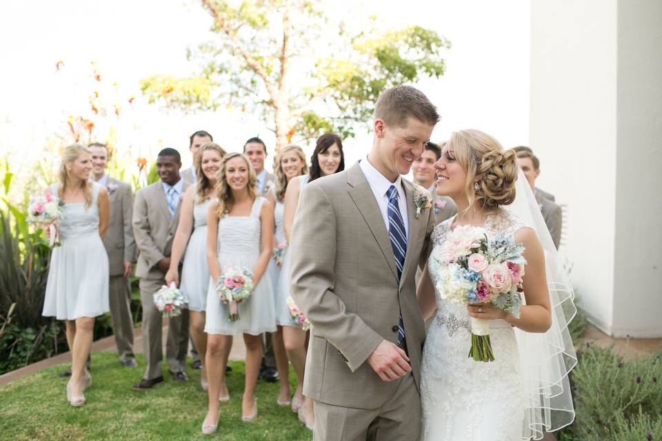 Big bridal party.