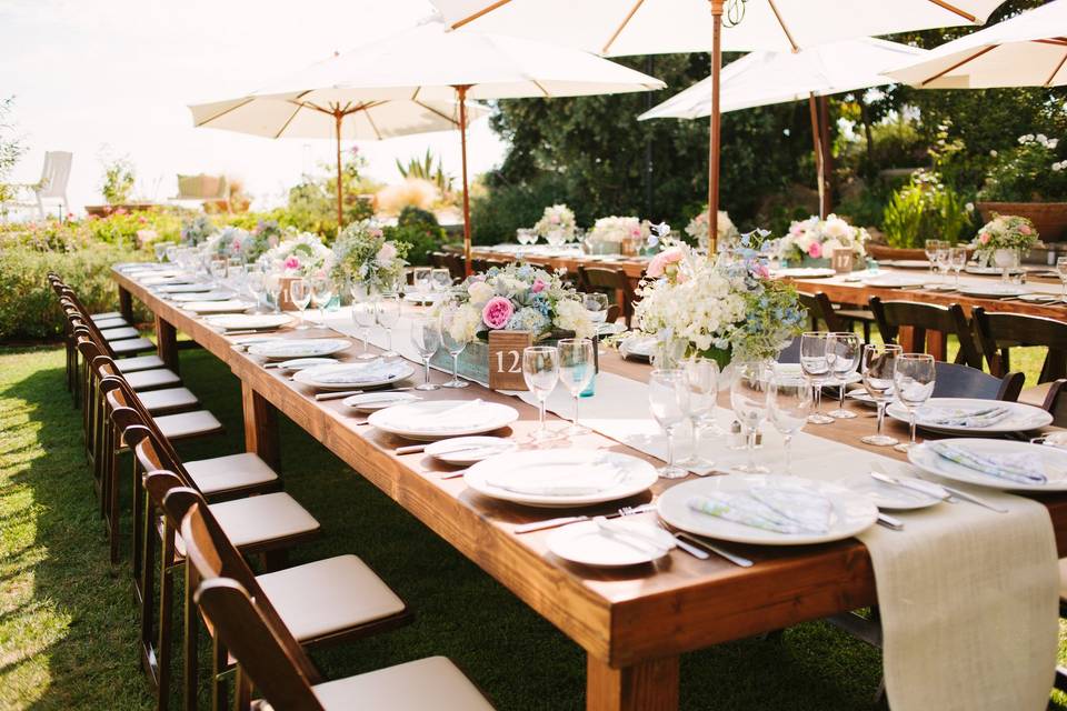 Dahlias and garden roses make a beautiful sweetheart table swag.