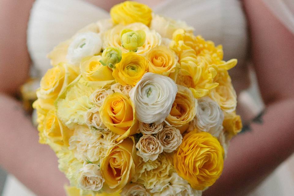 Bridal bouquet for bold bride in yellow and white.