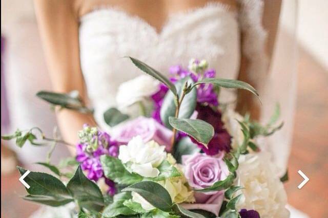 Wild bridal bouquet in purple tones.
