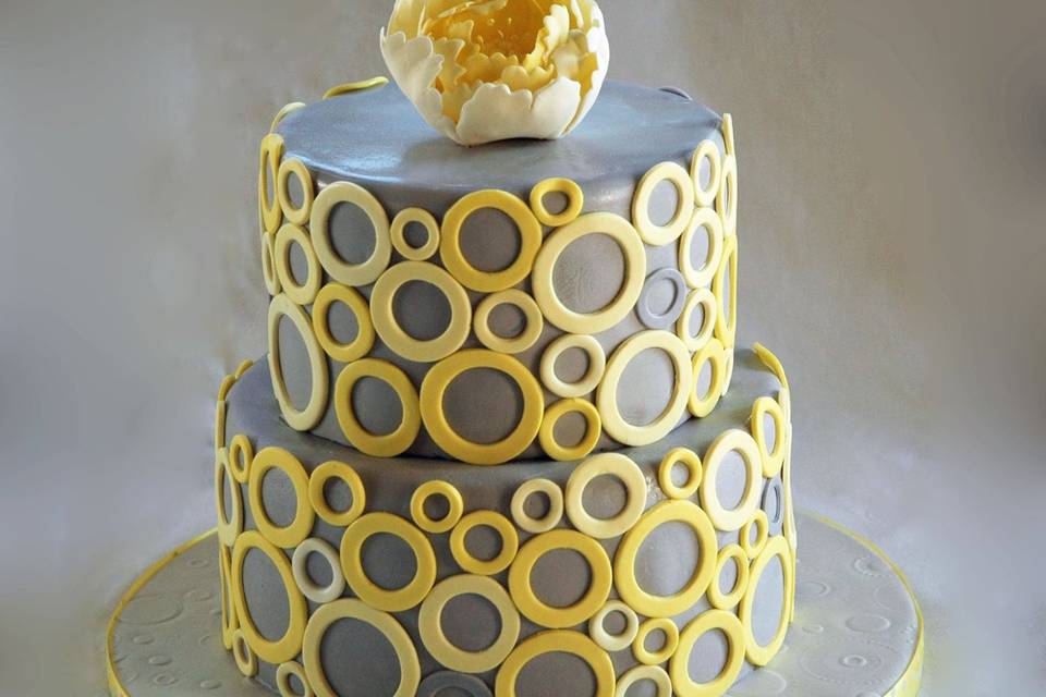 Modern bubbles cake, in grey and yellow.