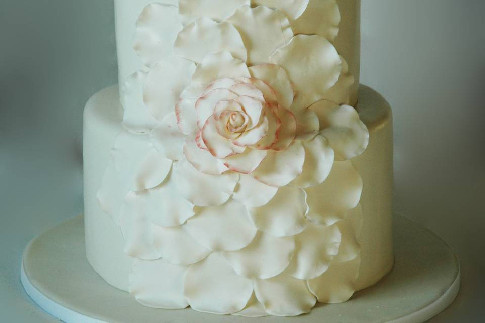 Exploded flower design wedding cake, sugar flower lightly dusted with coral color.