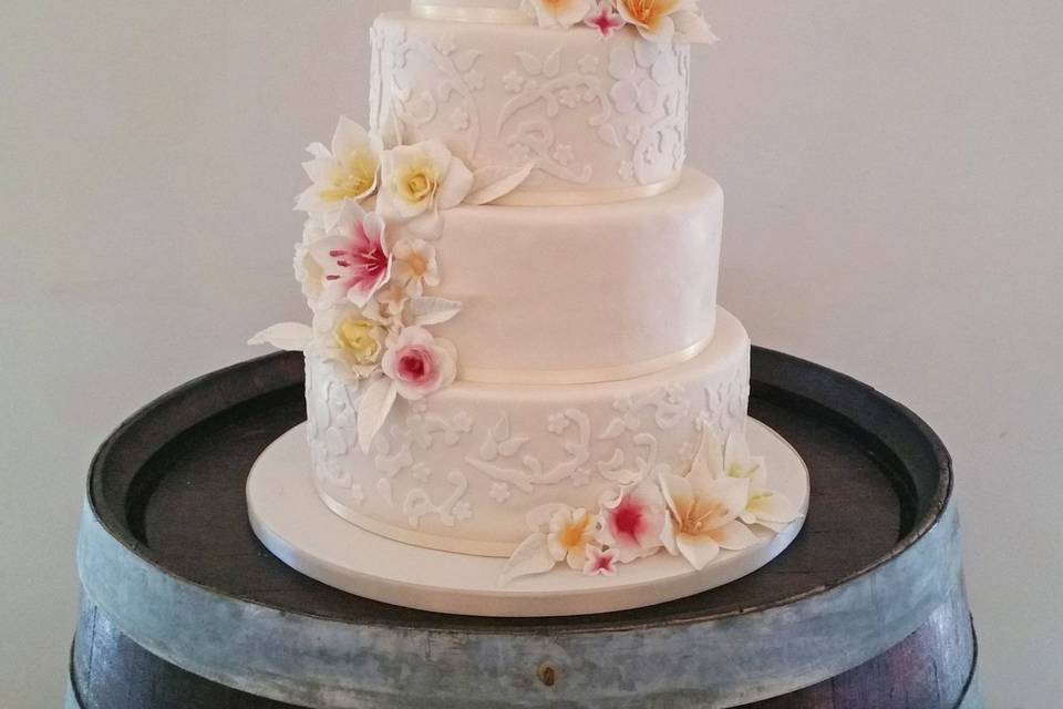 Fondant and flowers cake