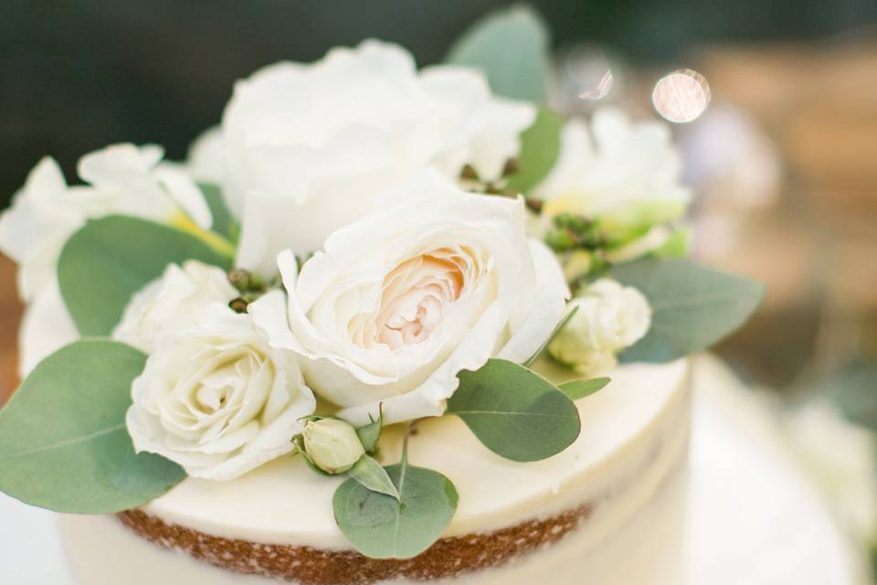 Buttercream Naked Cake with flowers