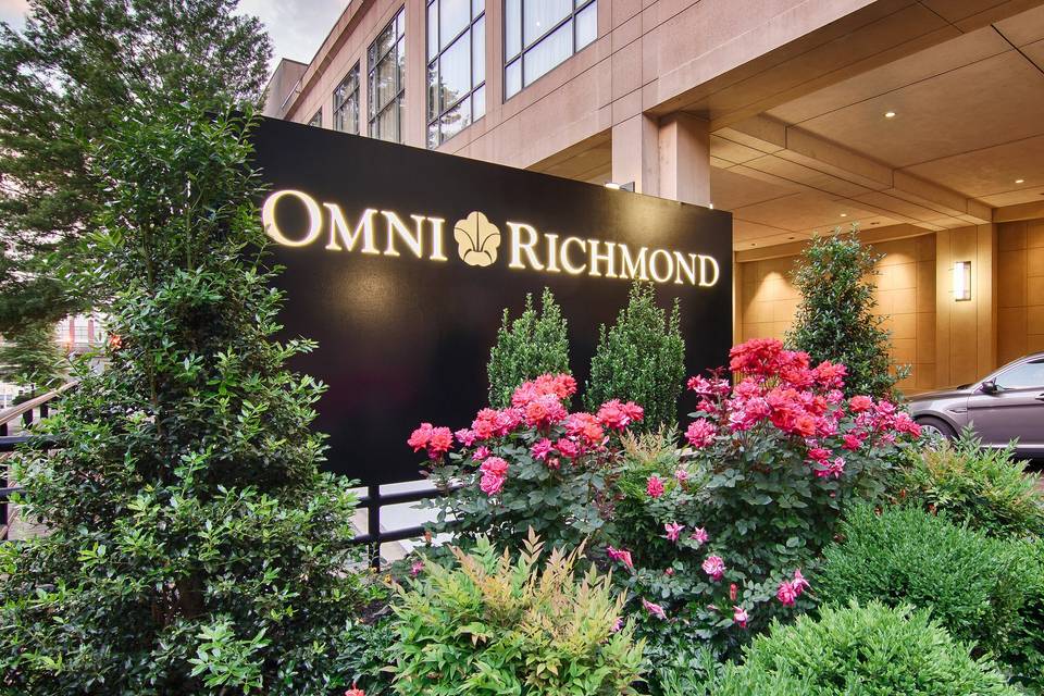 Front of Omni Richmond Hotel