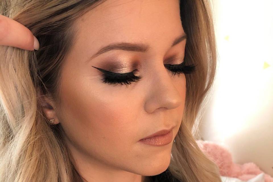 Rose gold makeup look