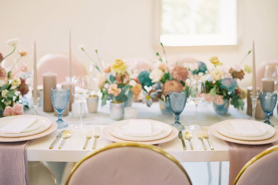 Pink and Blue tablescape