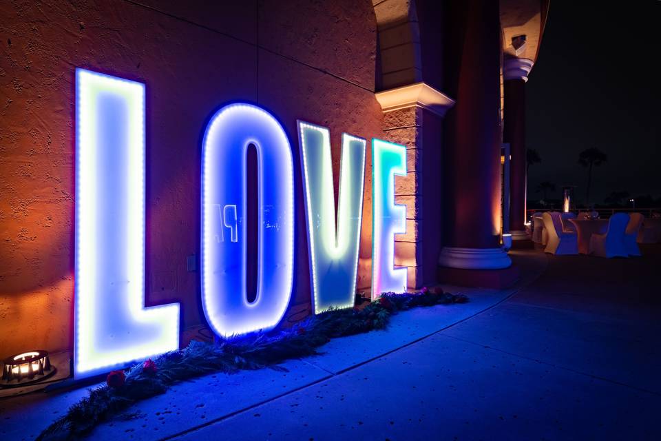 LED Battery 4FT LOVE Letters