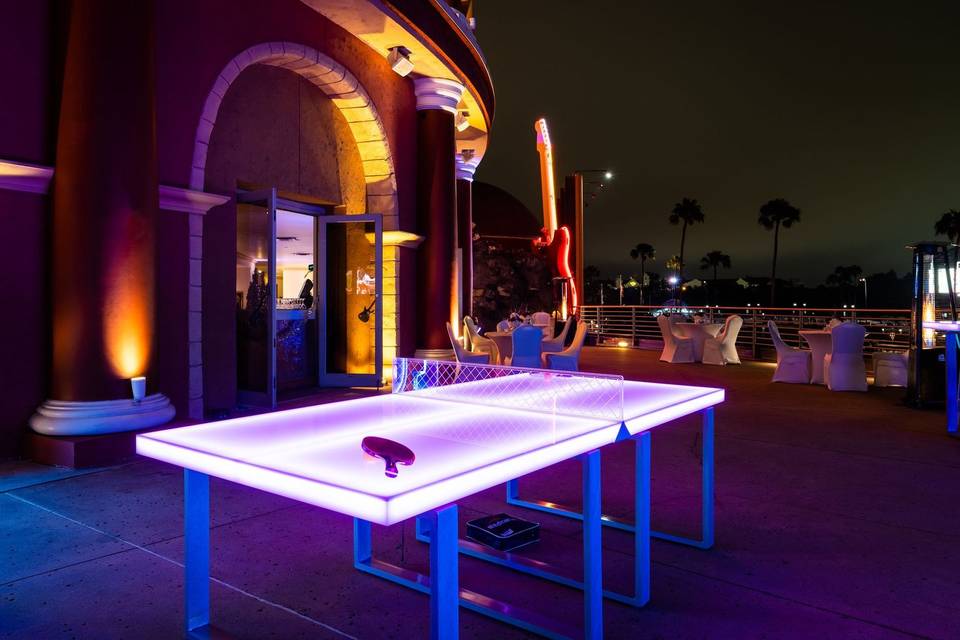 Glow ping pong