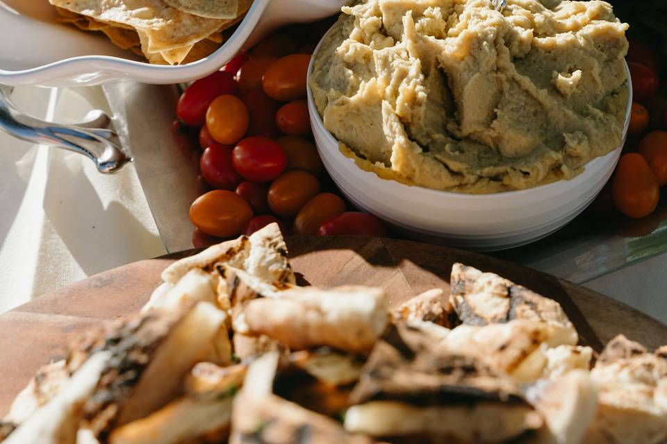 Vegetable platter with hummus