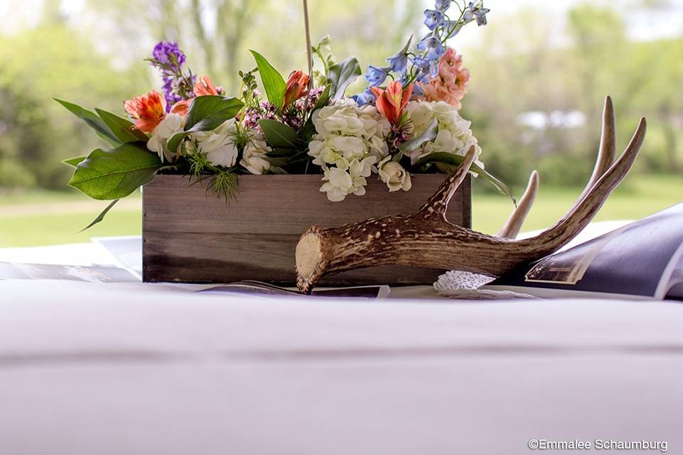 Centerpiece with antlers