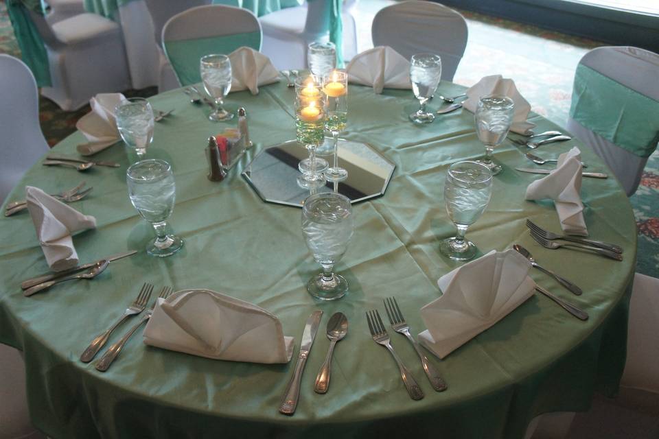 Green round table setup