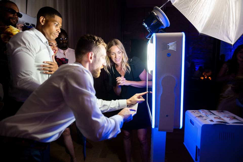 White Tie Modern Photo Booths
