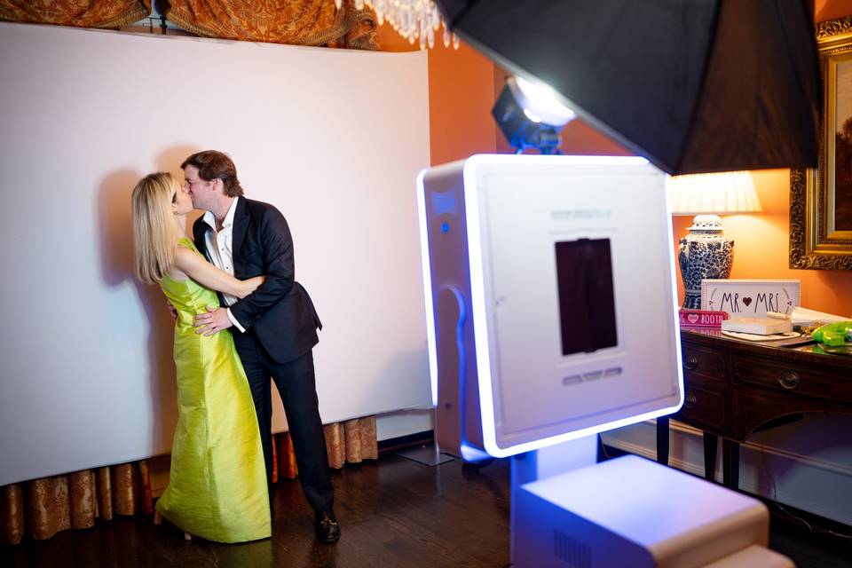 White Tie Modern Photo Booths