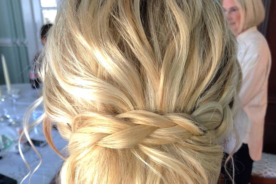 Low chignon with braid