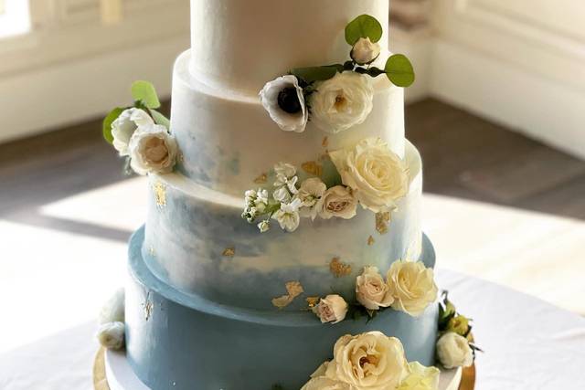 Allie s Baking Boutique Wedding Cake El Reno OK WeddingWire