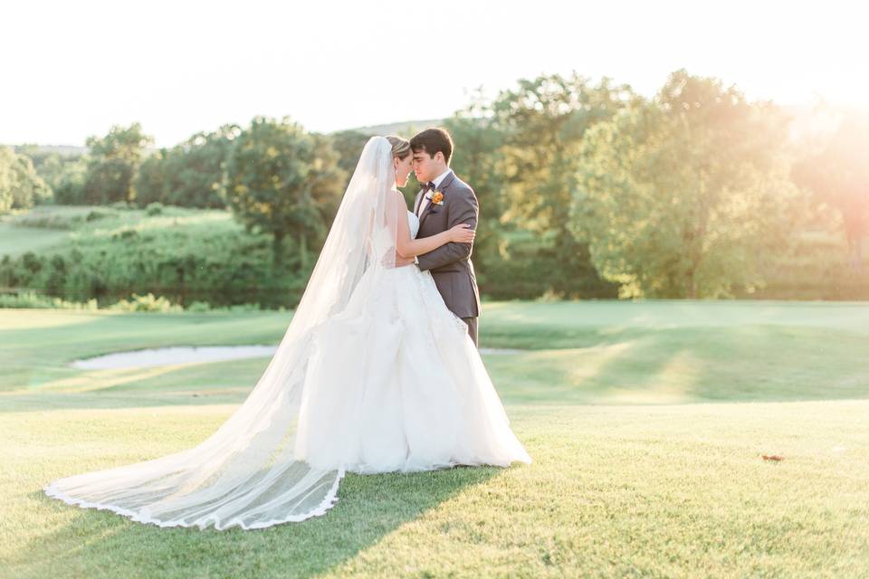 Kiss by the pond