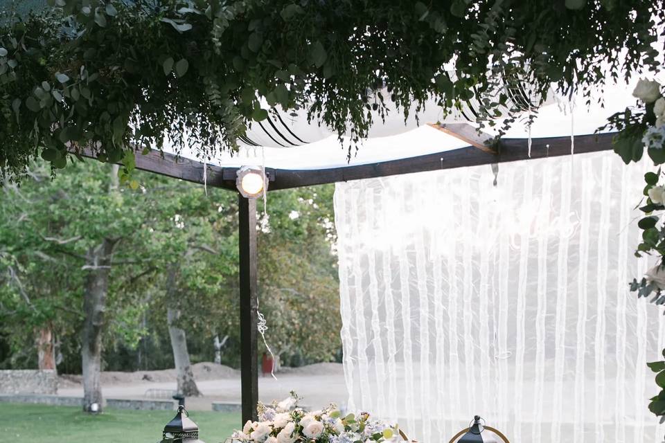 Classic sweetheart table