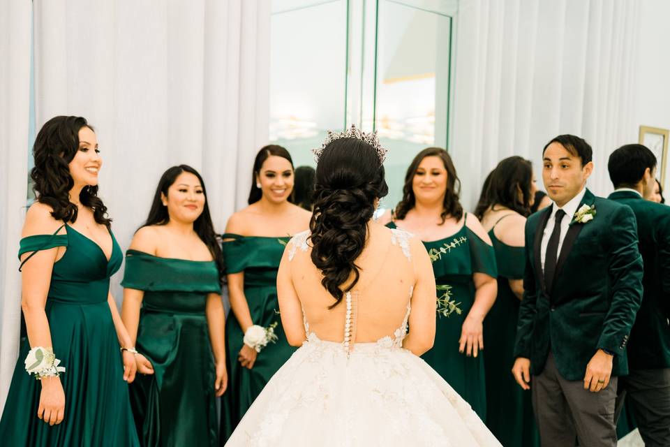 BRIDAL PARTY FIRST LOOK