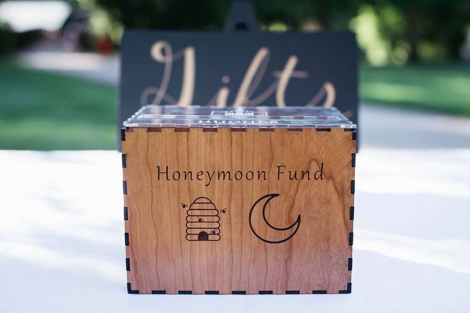 Custom honeymoon fund gift box