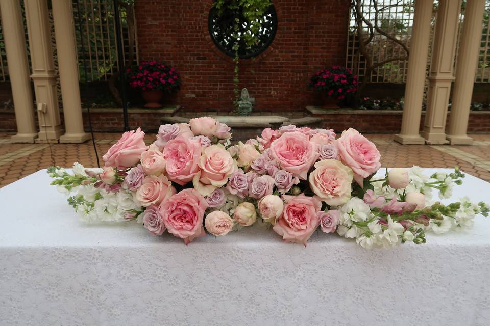 Sweetheart table centerpieces