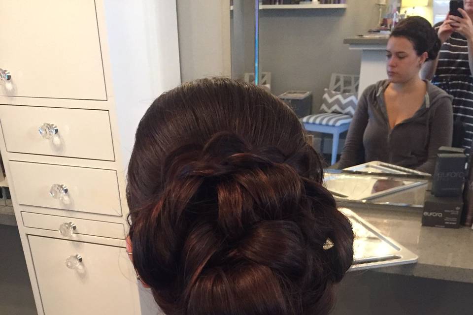 Simple up hairstyling