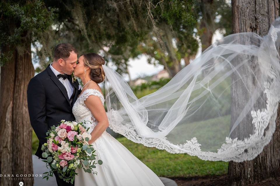 Kissing in the breeze