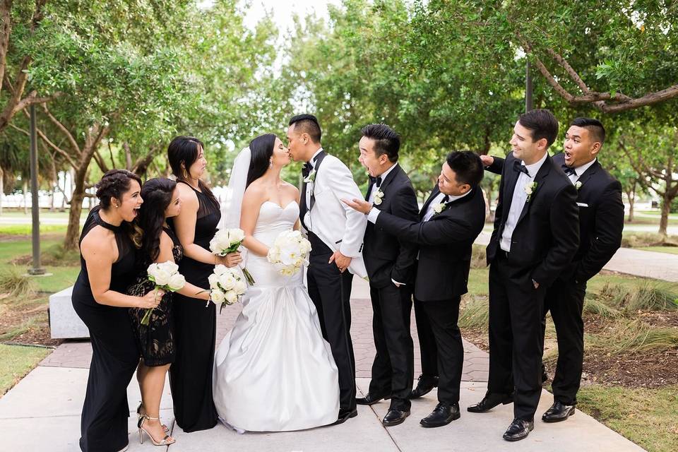 The couple with bridesmaids and groomsmen