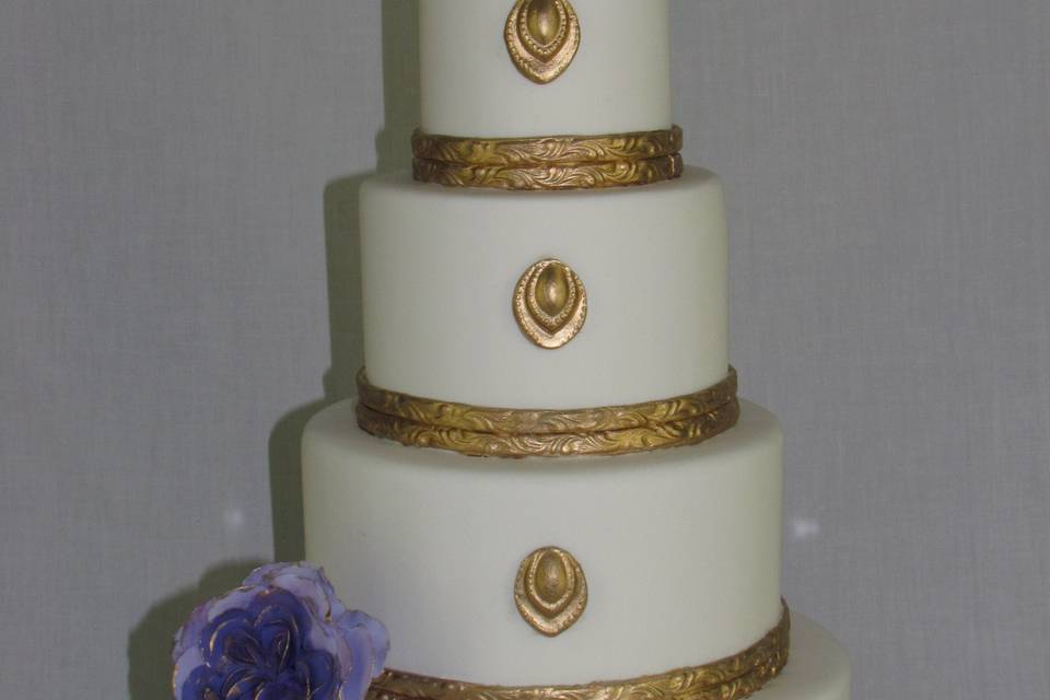 Cake with gold linings