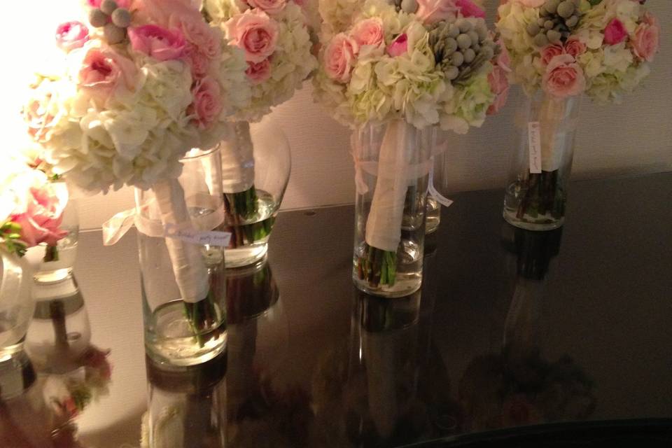 White and pink bouquets