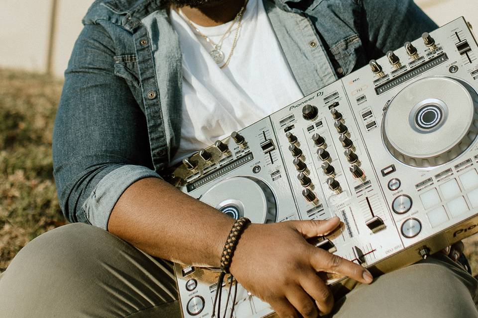 DJ Tell It