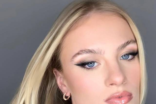 A glamorous winged eyeliner look