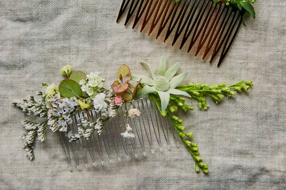 Floral hair combs