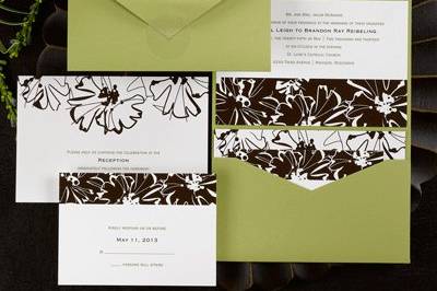 This olive green pocket mailer creates a look all its own when you add the ensemble pieces featuring a contemporary floral design.