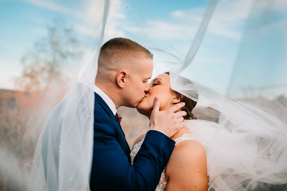 Veil kiss