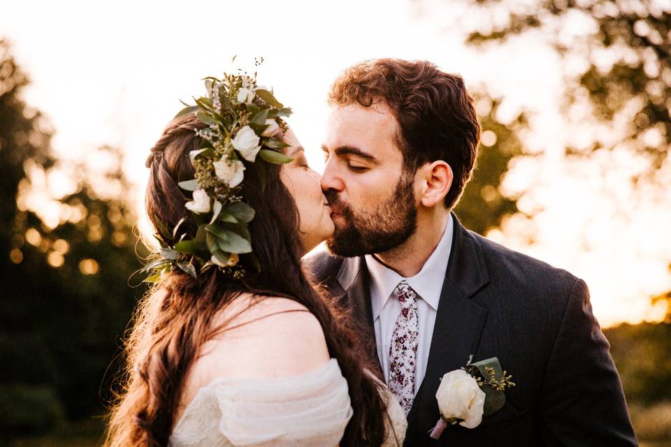 Kiss with floral crown