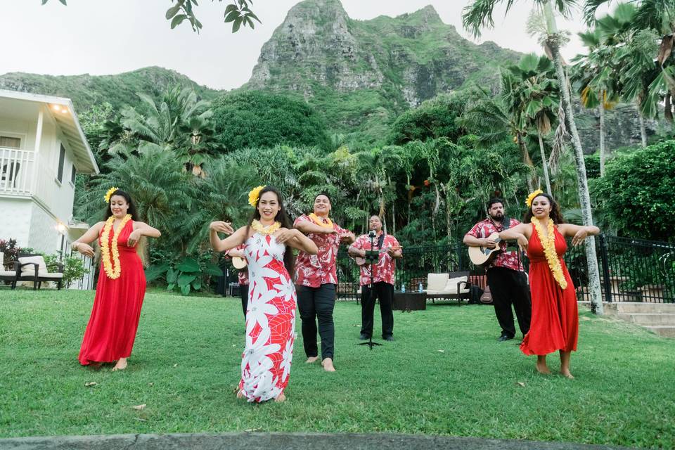 Oahu wedding outdoors